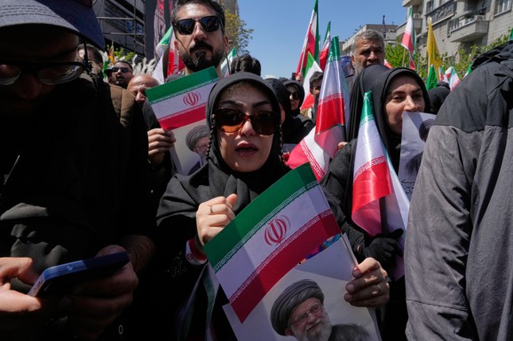 PREGOVORI U ĆORSOKAKU, TENZIJE RASTU Amerika i Iran sve dalje od dogovora, a svet je pred ENERGETSKIM UDAROM