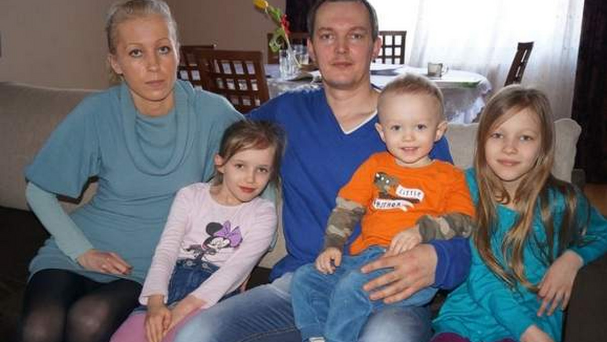Jolanta i Włodzimierz Bojarscy uważają, że ich dziecko zostało okaleczone podczas porodu w szpitalu w Przasnyszu. Odbierający poród lekarz uważa, że uratował dziecku życie. Sprawa trafiła do prokuratury.