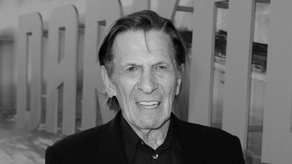 Nie żyje Leonard Nimoy. Aktor zmarł w wieku 83 lat. Nimoy jest najbardziej znany z roli komandora Spocka z serialu science-fiction "Star Trek". Nimoy cierpiał na przewlekłą chorobę płuc. Informację o śmierci aktora potwierdziła jego żona, Susan Bay Nimoy.