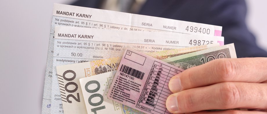 Mandaty w 2025 r. Jakie kary dla kierowców za wykroczenia i za brak OC