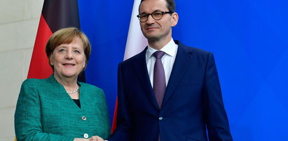 Morawiecki i Merkel pospierali się o gazociąg. Ale z uśmiechem