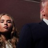 Predsednik SAD Donald Tramp i njegova unuka Kaj Tramp prisustvuju trećoj utakmici finala NBA lige u Medison Skver Gardenu | Foto: Reuters