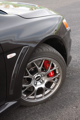 Evo w wersji MR, czyli przekładnia SST plus pakiet High Performance, w tym 18-calowe kute BBS-y