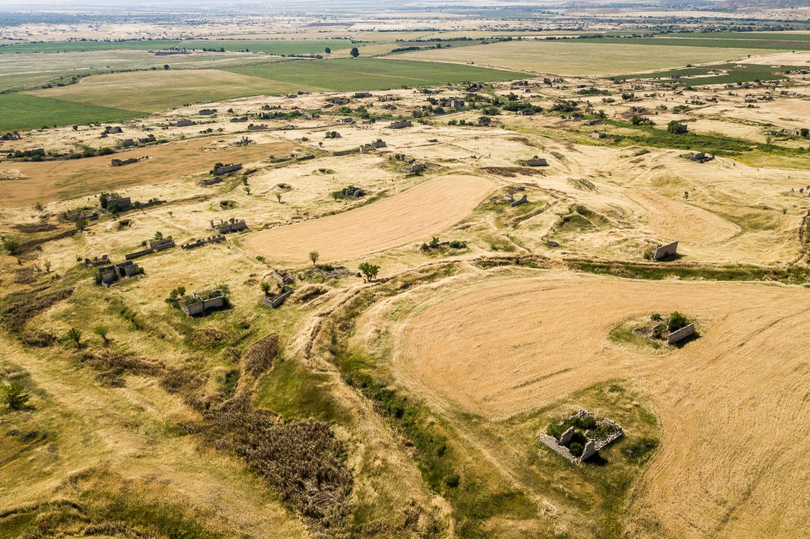 Opuszczone miasteczko Xidirli nieopodal Martakertu widziane z lotu ptaka. Ponad 30 lat temu tętniło życiem, a Ormianie i Azerowie żyli obok siebie