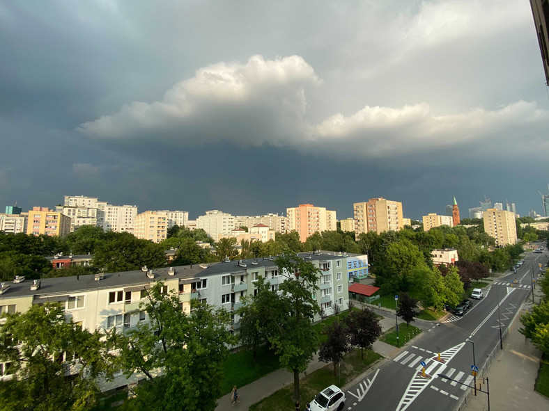Burza zbliża się do Warszawy