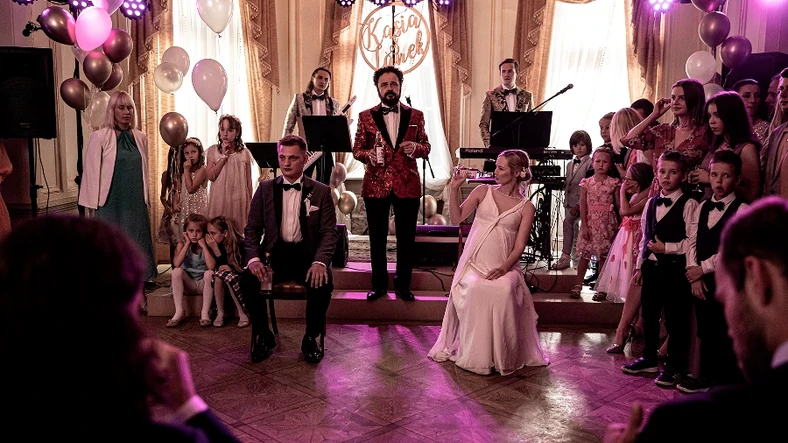 Arkadiusz Jakubik i Michalina Łabacz w filmie Wesele Wojciecha Smarzowskiego