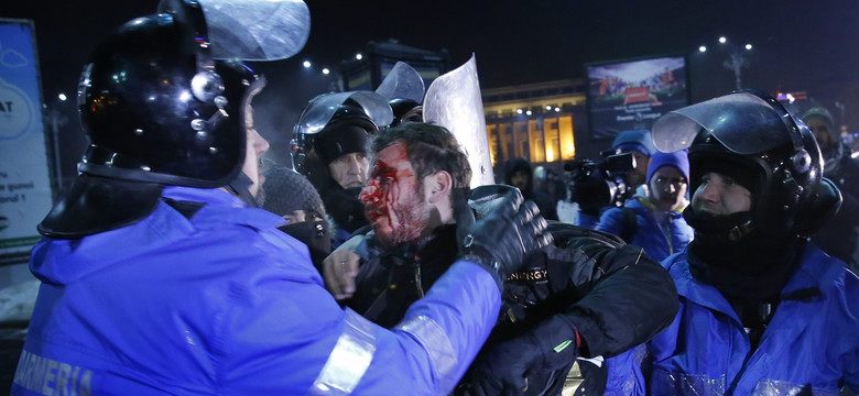 "Złodzieje", "Hańba", "Dymisja". Masowe demonstracje w Bukareszcie przeciwko depenalizacji korupcji