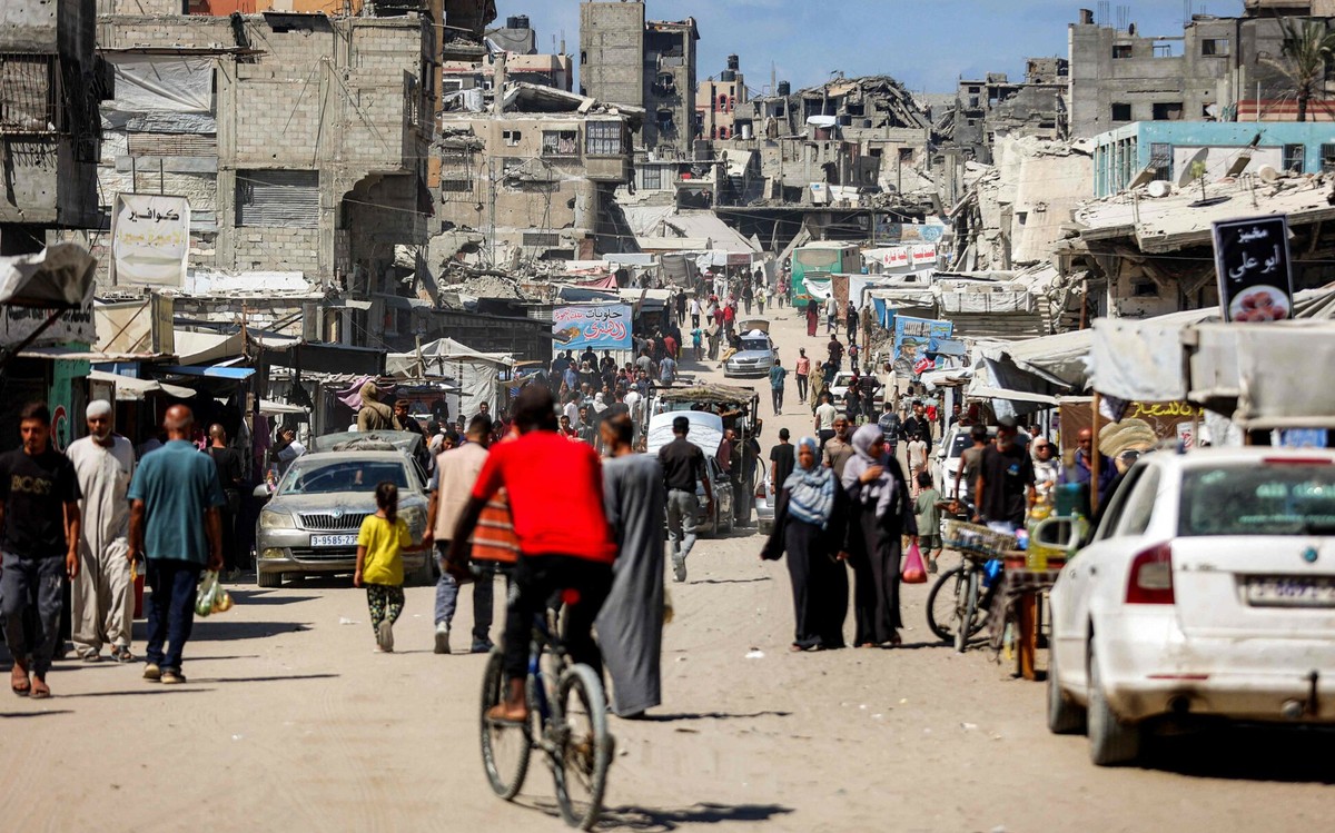 Donald Trump calls on Israel to immediately halt  bombing in Gaza