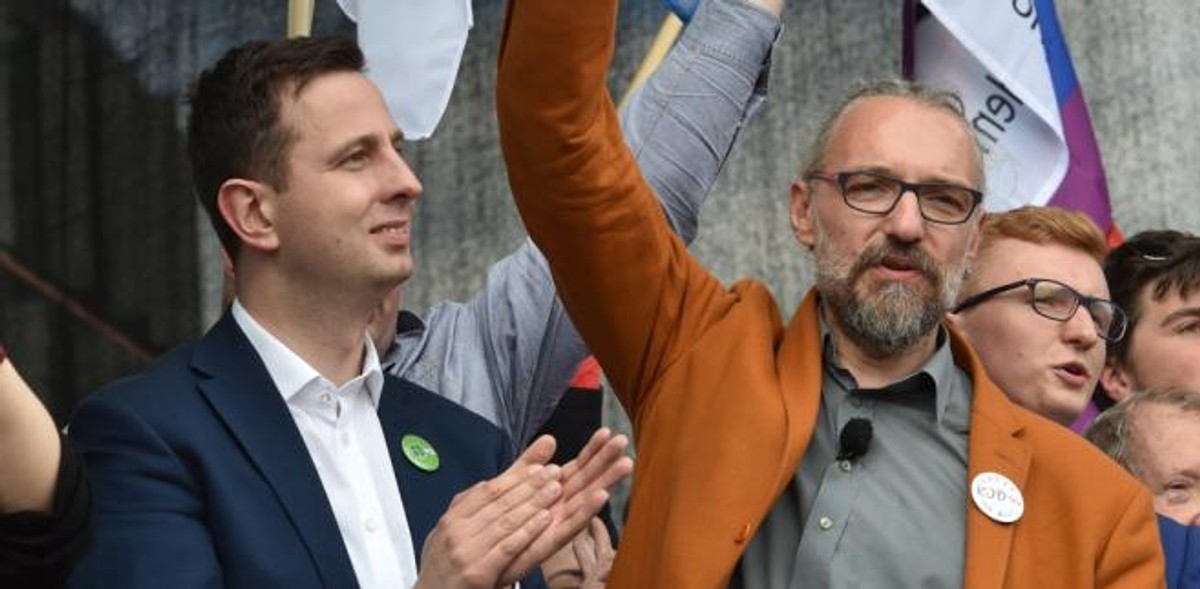 "Mam wrażenie, że łagodnieję. A te wpisy są mi potrzebne nie po to, by siebie promować, bo nie jestem celebrytą, ale raczej żeby lepiej zrozumieć innych i pojąć naturę dyskusji, która toczy się w internecie. To jest w pewnym sensie ciągłe testowanie tego, gdzie są jej granice"