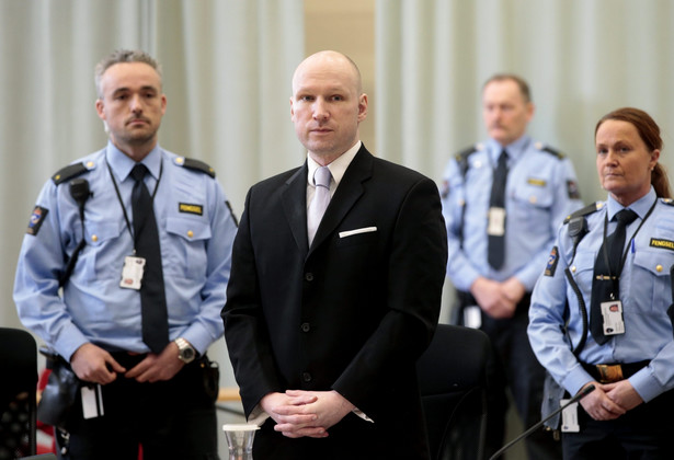 Breivik odbywa karę 21 lat pozbawienia wolności z możliwością przedłużania kary, dopóki będzie uznawany za groźnego dla społeczeństwa