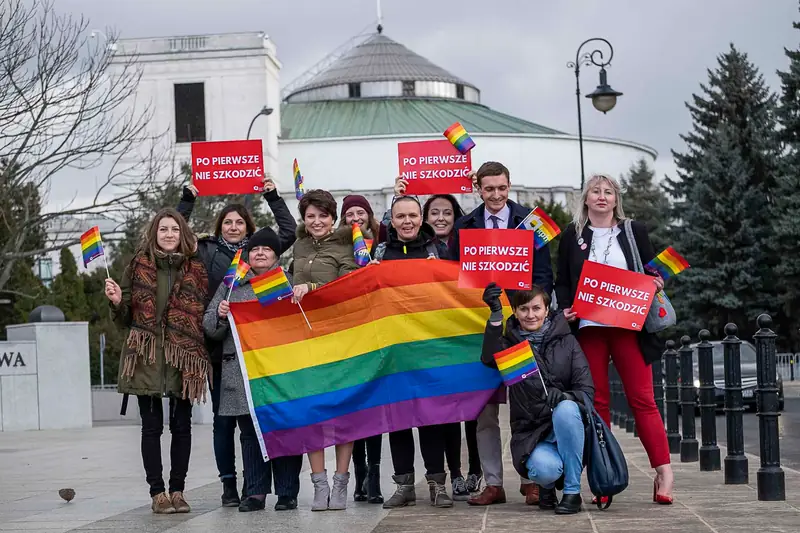 Po pierwsze nie szkodzić - to hasło towarzyszące wnioskowi KPH i Nowoczesnej