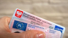 prawo jazdy do obowiązkowej wymiany. miliony polaków muszą stawić się