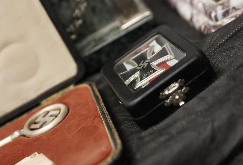 Kutije s nacističkim simbolima