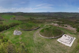 Ovo je NAJMISTERIOZNIJE MESTO u Srbiji: Na SVETOM BRDU obavljali su se RITUALI SPALJIVANJA, a evo ko je ŽENA koju su sa LOMAČE uzdigli među bogove
