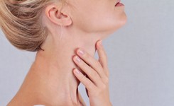 Nie każdy guzek to rak. Jak rozpoznać nowotwór tarczycy i jak go leczyć?