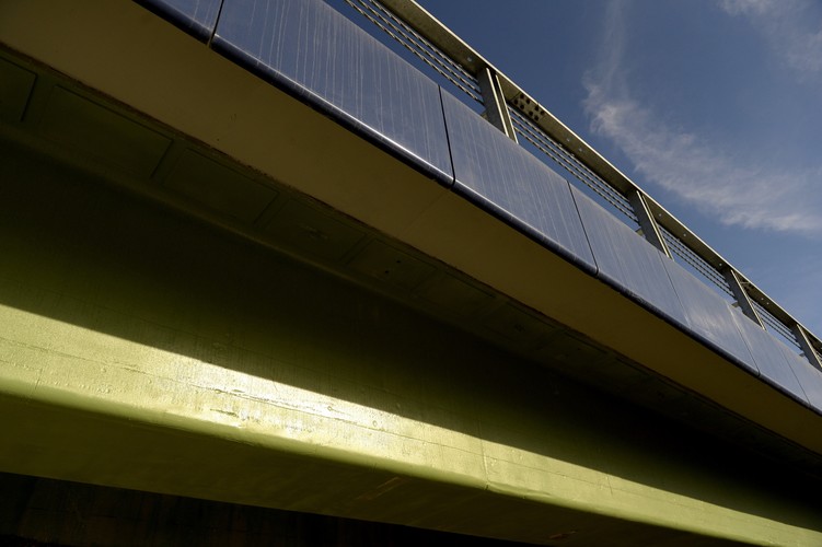 Łatwiejszy będzie także transport oraz montaż tych elementów. Będzie można wykorzystać maszyny o mniejszej nośności niż w przypadku tradycyjnych prefabrykatów, a czas budowy będzie krótszy.