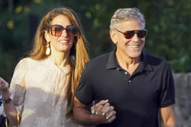 Nakon GLASINA O RAZVODU Kluni stegao Amal i ne pušta: Sve PRŠTI OD LJUBAVI, evo šta RADE posle 10 godina braka pa im MNOGI ZAVIDE