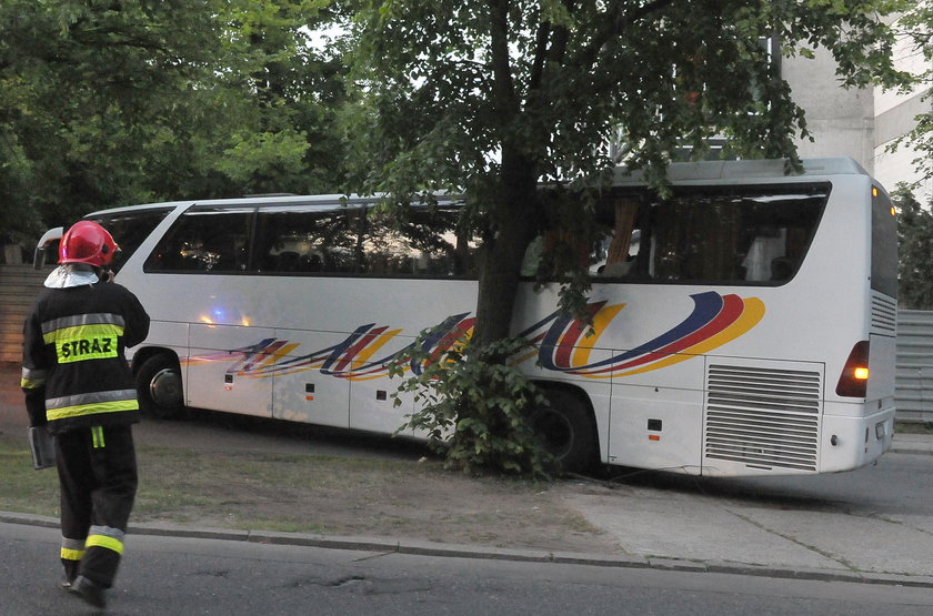 Autobus zaklinował się na ul. Haffnera