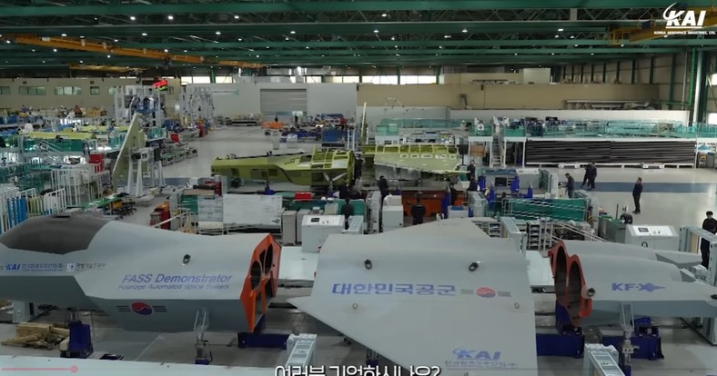 Korea Płd. może szybko dostarczyć myśliwce, bo ma potencjał przemysłowy. Na zdjęcie montowanie koreańskiego myśliwca.
