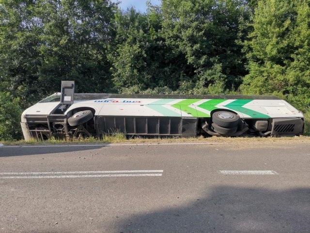 Nauczyciele z okolic Olsztyna ranni w wypadku autokaru na Dolnym Śląsku [ZDJĘCIA]