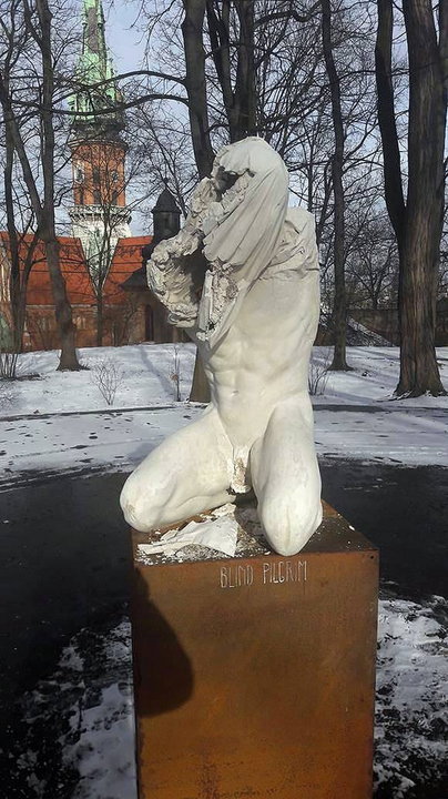 "Blind Pilgrim" - nowa rzeźba, która pojawiła się w Parku Bednarskiego w Krakowie