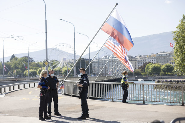 Policja zabezpiecza szczyt Biden-Putin