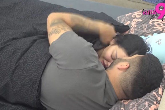 "ZA VAS I JESTE MAJA, ZA BOLJE NISTE" Asminov otac iskreno o devojci sina, komentari pljušte: "Najružnija istina vrednija je od najlepše laži"