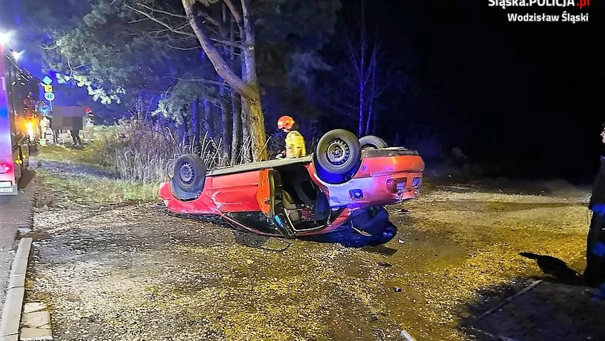 Kierowca Audi A4 na własne życzenie zniszczył swój samochód