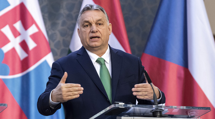 Orbán Viktor miniszterelnök a visegrádi országok (V4) kormányfői csúcstalálkozóján tartott sajtótájékoztatón a prágai Straka Akadémián /Fotó: MTI/Szigetváry Zsolt