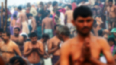 Kąpiel rytualna z okazji swieta Kumbh Mela