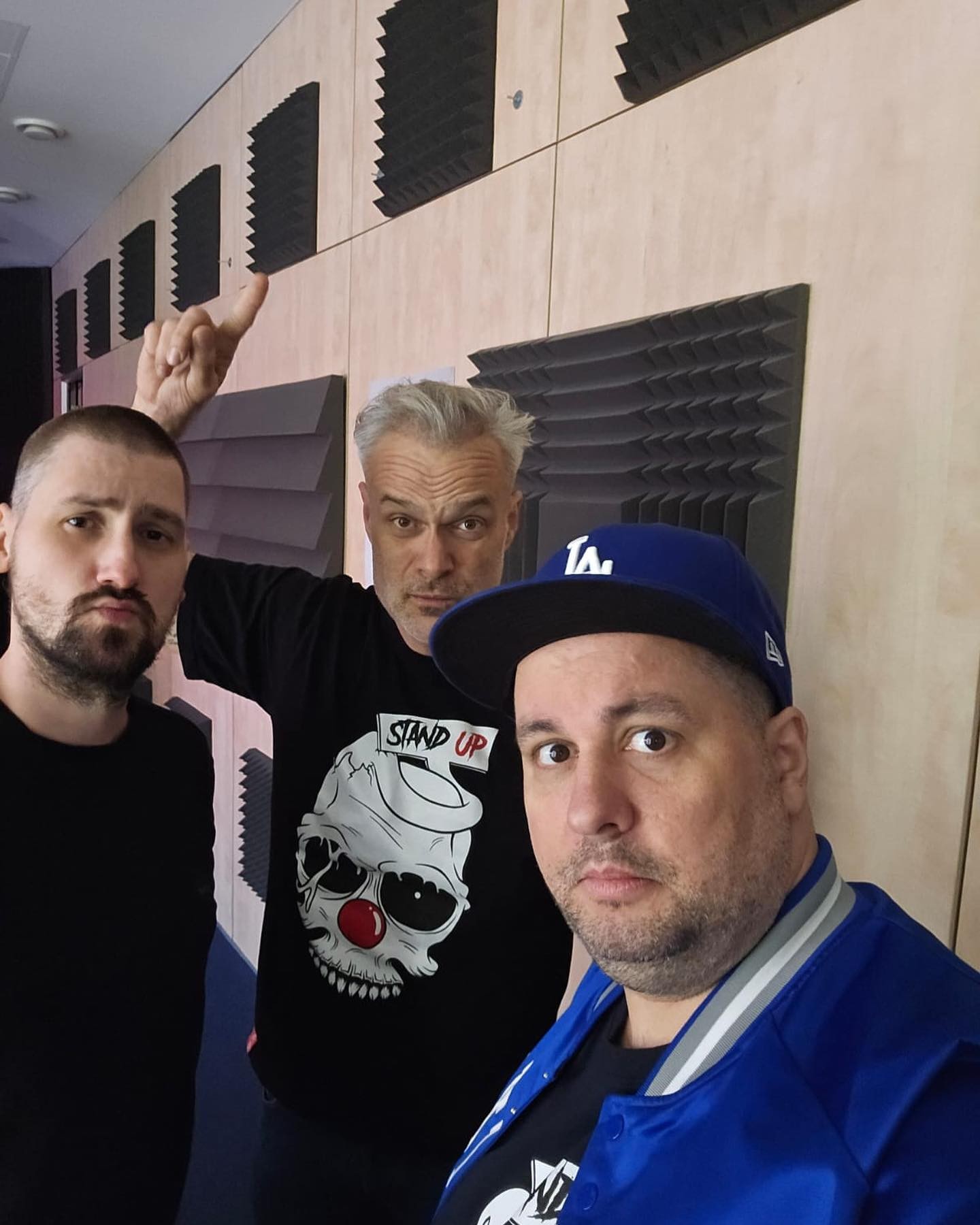 Zľava známy slovenský stand-up komik Dano Čistý, Jaro Slávik a Jaro Jerry Szabo.