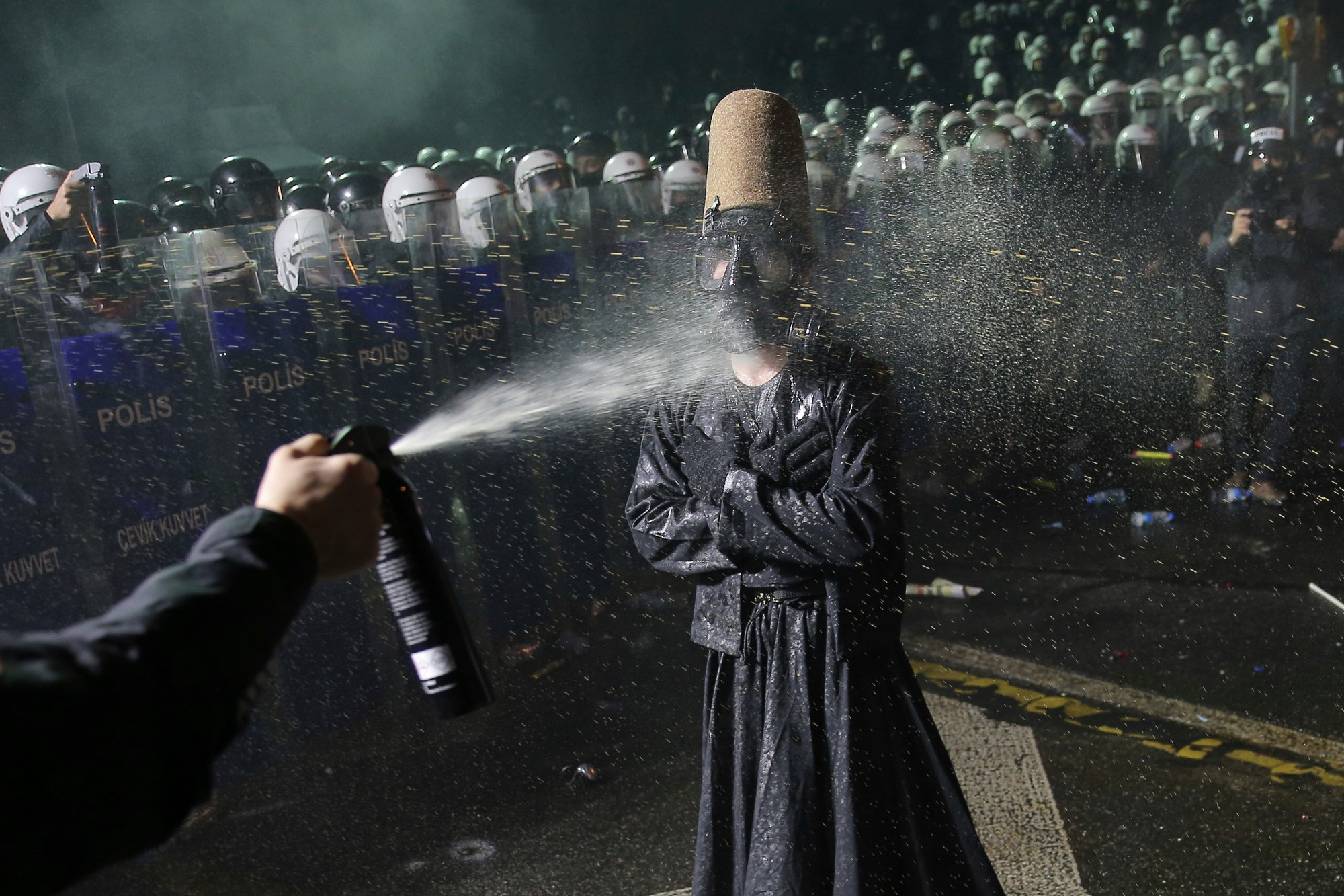 Tisíce Turkov vyšli do ulíc protestovať proti zadržaniu starostu Istanbulu.