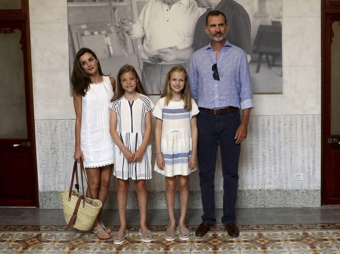 Królowa Letizia i księżniczki Sofia i Leonor oraz król Filip VI