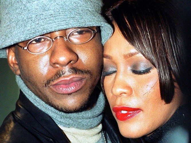 Jednak te słowa nie poprawią mu opinii, na którą pracował przez 15 lat małżeństwa ze zmarłą ostatnio gwiazdą. To Browna oskarża się o wciągnięcie Whitney w nałóg narkotykowy