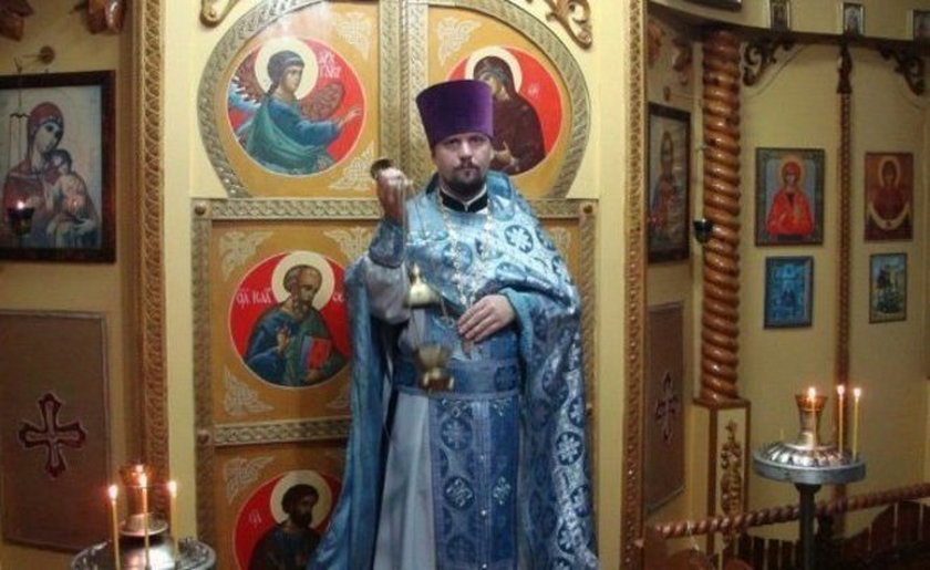Prawosławny duchowny w 2010 ukończył seminarium.