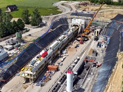 Najdłuższy tunel kolejowy w Polsce. Tarcza TBM „Jadwiga” zaczęła drążenie