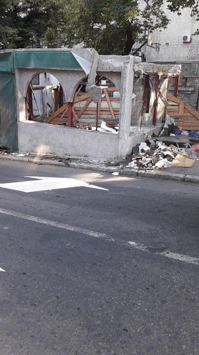 Rasklonjen nered u Višegradskoj i Resavskoj