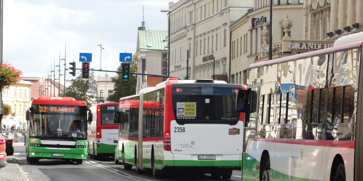 Kierowca nie miał maseczki. Pasażer chce zadośćuczynienia. Spora kwota w grze