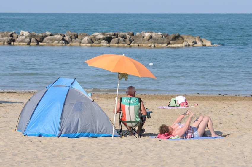 Prazne plaže u Pezaru početkom septembra