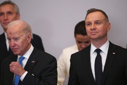 Prezydent USA Joe Biden i prezydent Andrzej Duda podczas szczytu państw Bukareszteńskiej Dziewiątki