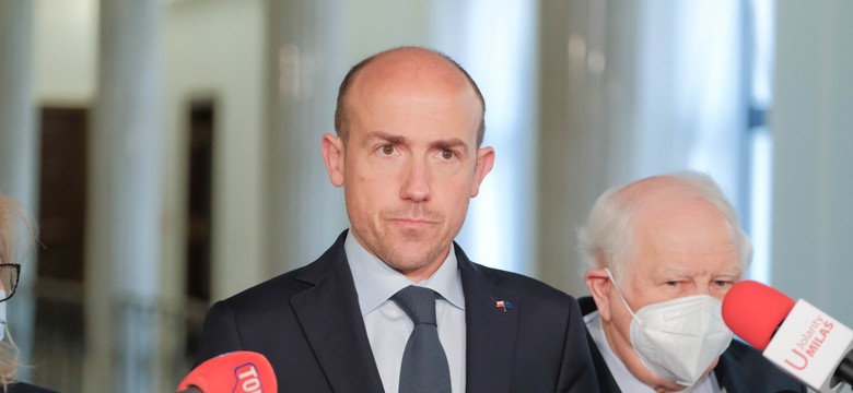 "W klubie PiS jest parę osób przyzwoitych, mogą nie dojechać na głosowanie"