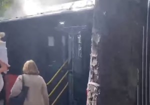 Zapaljen autobus 17 u Zemunu