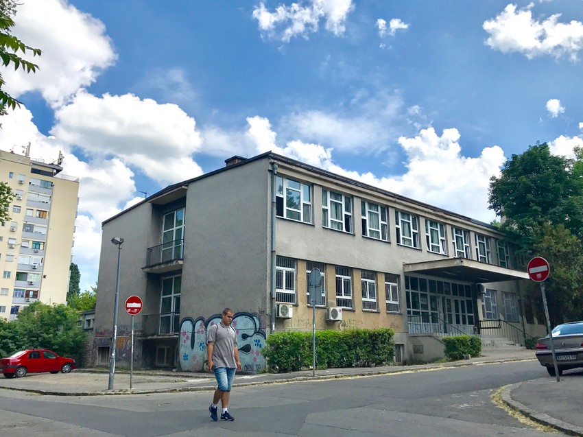 Srednja PTT škola na Karaburmi