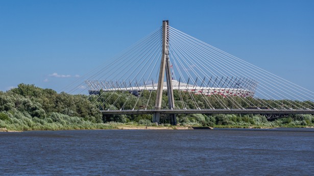 Most Świętokrzyski nad Wisłą i Stadion Narodowy w Warszawie