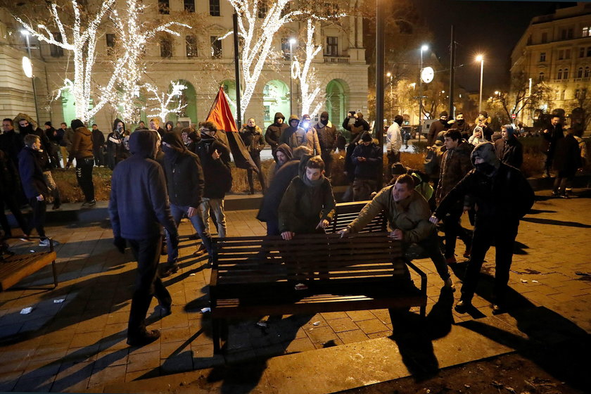 Demonstracja w Budapeszcie. Policja użyła gazu łzawiącego