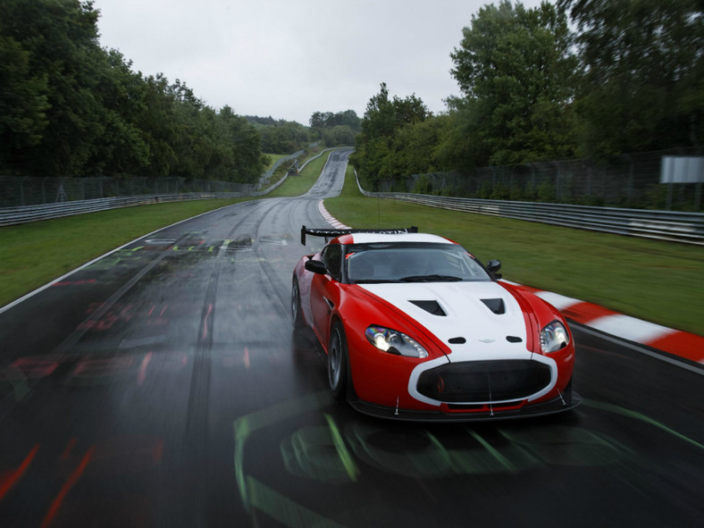 Aston V12 Zagato na Nürburgringu