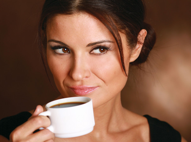 Sześć lub więcej filiżanek kawy dziennie chroni przed nowotworem jelita grubego