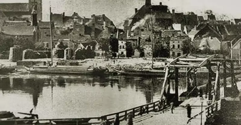 Fotografia przedstawiająca zniszczone Krosno Odrzańkie
