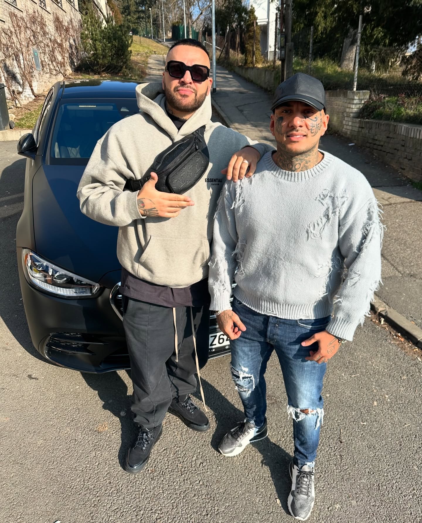 Raper Patrik Rytmus Vrbovský a celebritný barber Laky Royal.