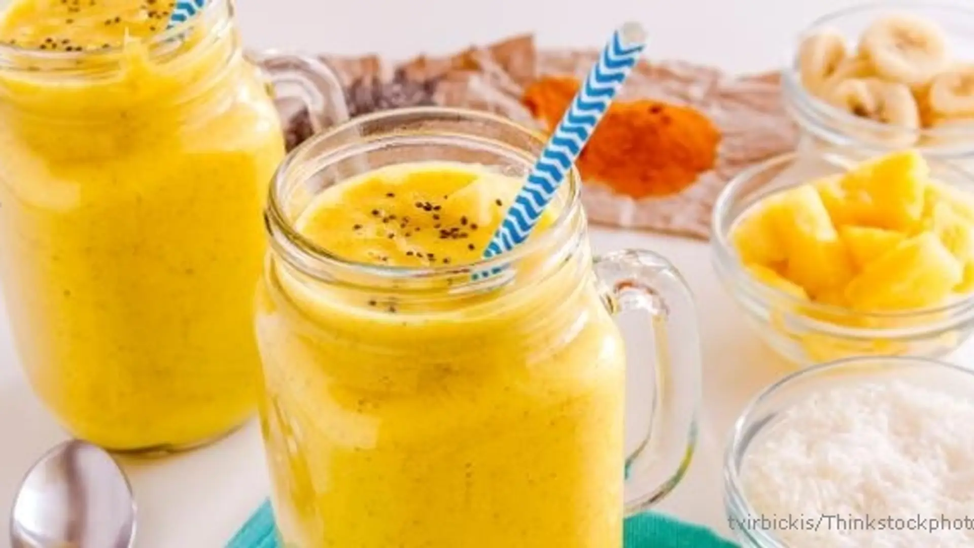 Smoothie z ananasem, bananem i kokosem